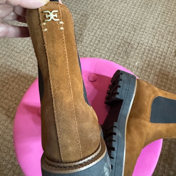 Women’s short boots in brown. Size 7 - Picture 2 of 4